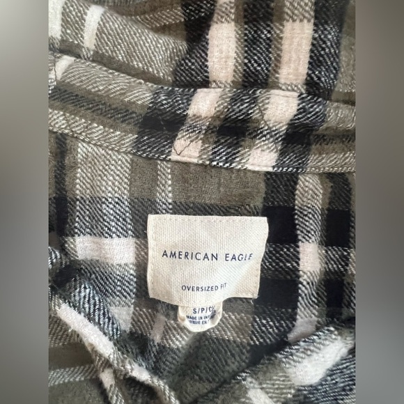 American Eagle - Oversized Fit Button Down Flannel - Picture 2 of 4